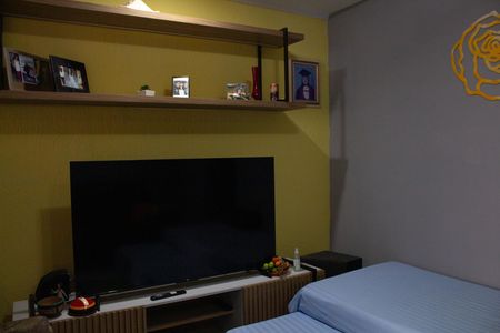 Sala de casa para alugar com 2 quartos, 100m² em Parque Maria Helena, São Paulo