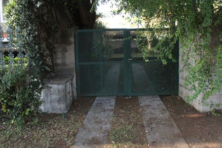 Casa de condomínio para alugar com 180m², 2 quartos e 2 vagas Casa de condomínio para alugar com 180m², 2 quartos e 2 vagasFachada