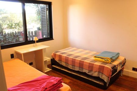 Casa de condomínio para alugar com 180m², 2 quartos e 2 vagas Casa de condomínio para alugar com 180m², 2 quartos e 2 vagasQuarto