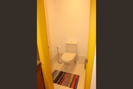 Casa de condomínio para alugar com 180m², 2 quartos e 2 vagas Casa de condomínio para alugar com 180m², 2 quartos e 2 vagasBanheiro