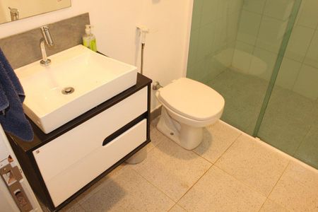 Casa de condomínio para alugar com 180m², 2 quartos e 2 vagas Casa de condomínio para alugar com 180m², 2 quartos e 2 vagasBanheiro