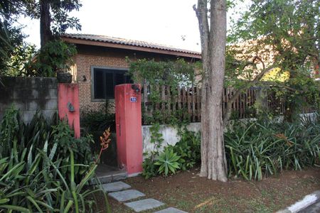 Casa de condomínio para alugar com 180m², 2 quartos e 2 vagas Casa de condomínio para alugar com 180m², 2 quartos e 2 vagasFachada