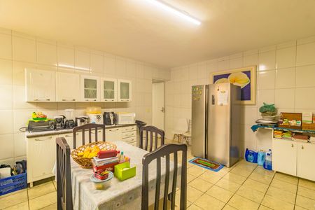 Cozinha de casa à venda com 2 quartos, 150m² em Jardim Itacolomi, São Paulo