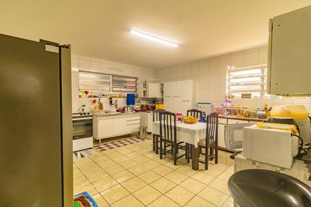 Cozinha de casa à venda com 2 quartos, 150m² em Jardim Itacolomi, São Paulo