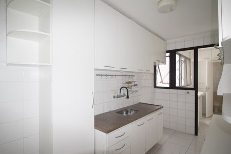 Cozinha de apartamento para alugar com 3 quartos, 76m² em Vila Olímpia, São Paulo