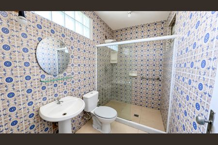 Banheiro de casa de condomínio à venda com 2 quartos, 80m² em Santa Rosa, Niterói
