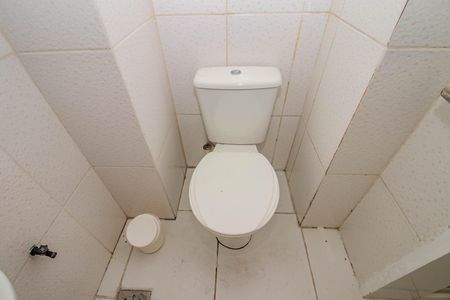 Banheiro de kitnet/studio para alugar com 1 quarto, 22m² em Protásio Alves, Porto Alegre