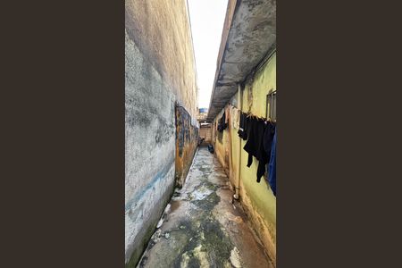 Corredor - Quintal de casa à venda com 2 quartos, 150m² em Vila Linda, Santo André