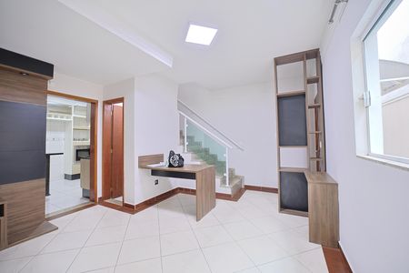 Sala de casa de condomínio para alugar com 3 quartos, 150m² em Vila Ré, São Paulo