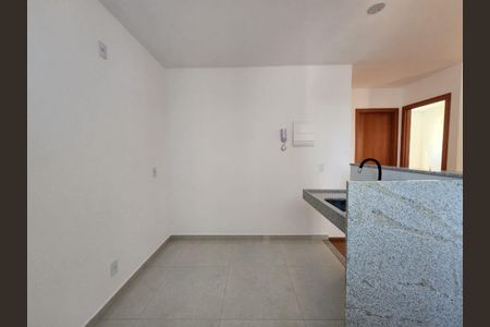 Cozinha de apartamento para alugar com 2 quartos, 46m² em Alvorada, Contagem