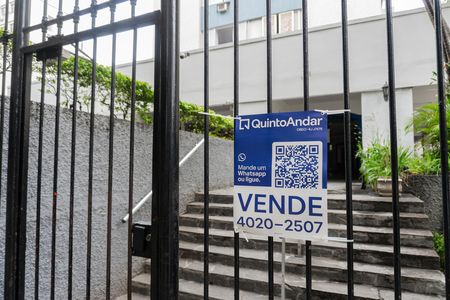 Placa instalada SEJU-174 de apartamento para alugar com 3 quartos, 90m² em Tijuca, Rio de Janeiro