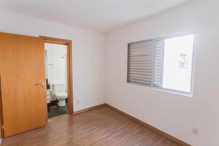 Apartamento para alugar com 191m², 4 quartos e 2 vagas Apartamento para alugar com 191m², 4 quartos e 2 vagasSuíte