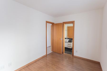 Apartamento para alugar com 191m², 4 quartos e 2 vagas Apartamento para alugar com 191m², 4 quartos e 2 vagasSuíte