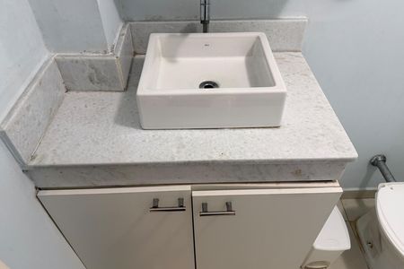 Banheiro de apartamento para alugar com 2 quartos, 50m² em Gonzaga, Santos