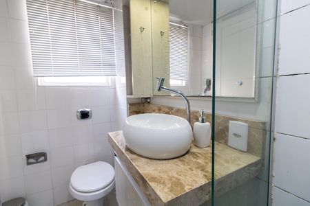 Banheiro de kitnet/studio para alugar com 1 quarto, 18m² em Centro Histórico, Porto Alegre