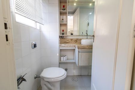 Banheiro de kitnet/studio para alugar com 1 quarto, 18m² em Centro Histórico, Porto Alegre