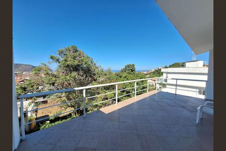 Varanda de casa à venda com 3 quartos, 350m² em Camboinhas, Niterói