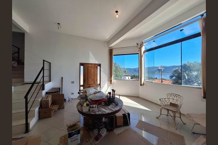 Casa à venda com 3 quartos, 350m² em Camboinhas, Niterói
