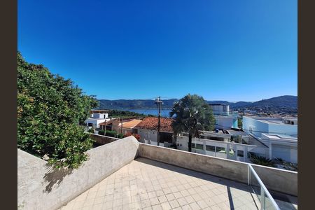Vista de casa à venda com 3 quartos, 350m² em Camboinhas, Niterói