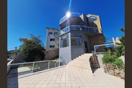 Área externa de casa à venda com 3 quartos, 350m² em Camboinhas, Niterói