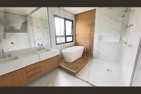Casa à venda com 4 quartos, 350m² em Cidade Tamboré, Santana de Parnaíba