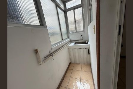 Banheiro de apartamento à venda com 2 quartos, 56m² em Cavalhada, Porto Alegre