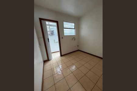 Cozinha de apartamento à venda com 2 quartos, 56m² em Cavalhada, Porto Alegre