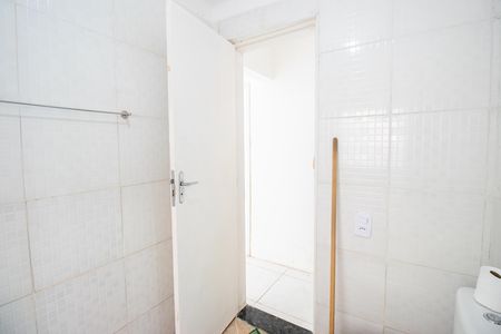 Banheiro de casa para alugar com 2 quartos, 42m² em Bonsucesso, Rio de Janeiro