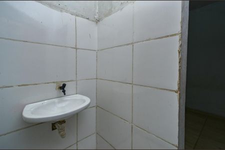 Banheiro de kitnet/studio para alugar com 2 quartos, 38m² em São Cristóvão, Belo Horizonte