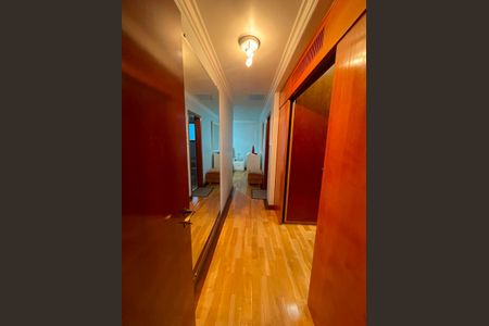 Corredor de apartamento à venda com 4 quartos, 200m² em Planalto Paulista, São Paulo