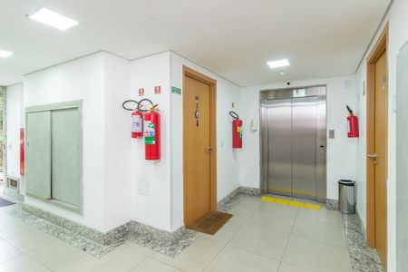 Apartamento para alugar com 45m², 2 quartos e 1 vaga Apartamento para alugar com 45m², 2 quartos e 1 vagaHall de Entrada Bloco