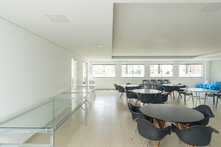 Apartamento para alugar com 45m², 2 quartos e 1 vaga Apartamento para alugar com 45m², 2 quartos e 1 vagaÁrea comum - Salão de festas