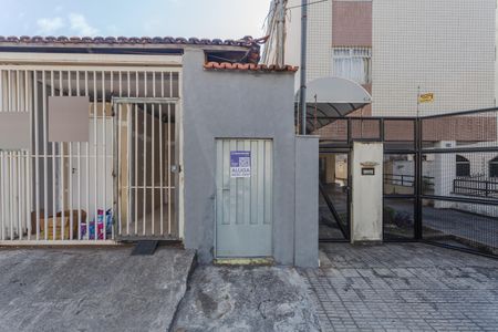 Fachada de casa para alugar com 3 quartos, 70m² em Sagrada Família, Belo Horizonte