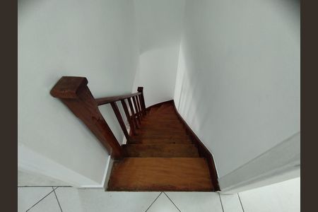 Escada de casa para alugar com 2 quartos, 70m² em Vila Brasilio Machado, São Paulo