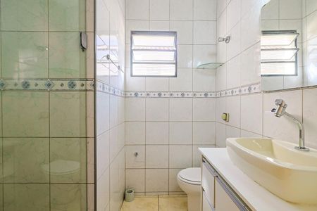 Banheiro Social de casa para alugar com 2 quartos, 100m² em Jardim Monte Kemel, São Paulo