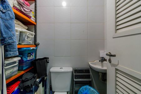 Apartamento à venda com 121m², 2 quartos e 2 vagas Apartamento à venda com 121m², 2 quartos e 2 vagasBanheiro de serviço
