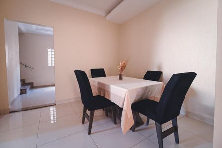 Casa à venda com 360m², 3 quartos e 3 vagas Casa à venda com 360m², 3 quartos e 3 vagasCopa
