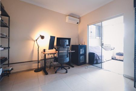 Casa à venda com 360m², 3 quartos e 3 vagas Casa à venda com 360m², 3 quartos e 3 vagasQuarto