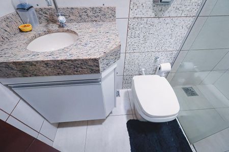 Casa à venda com 360m², 3 quartos e 3 vagas Casa à venda com 360m², 3 quartos e 3 vagasBanheiro da suíte 3