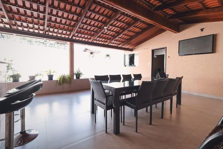 Área externa de casa à venda com 3 quartos, 360m² em Setor Faicalville, Goiânia