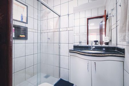 Casa à venda com 360m², 3 quartos e 3 vagas Casa à venda com 360m², 3 quartos e 3 vagasBanheiro da suíte 2