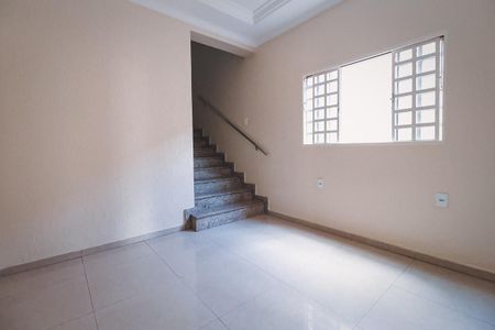 Sala de casa à venda com 3 quartos, 360m² em Setor Faicalville, Goiânia
