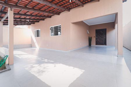 Casa à venda com 360m², 3 quartos e 3 vagas Casa à venda com 360m², 3 quartos e 3 vagasÁrea externa