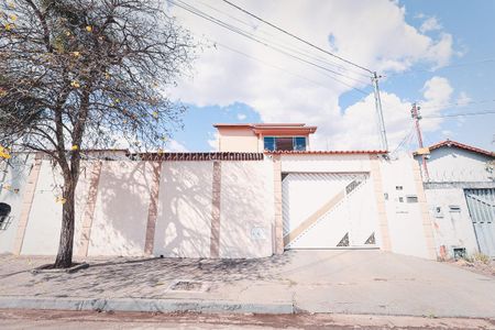 Casa à venda com 3 quartos, 360m² em Setor Faicalville, Goiânia
