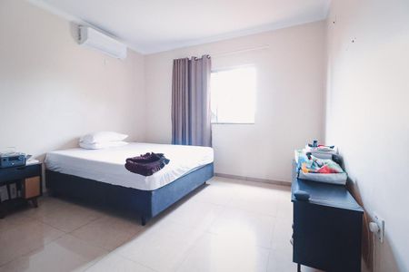 Casa à venda com 360m², 3 quartos e 3 vagas Casa à venda com 360m², 3 quartos e 3 vagasQuarto