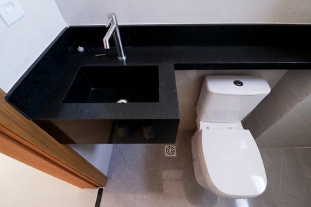 Apartamento à venda com 45m², 2 quartos e 1 vaga Apartamento à venda com 45m², 2 quartos e 1 vagaBanheiro
