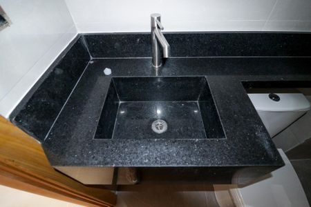 Apartamento à venda com 49m², 2 quartos e 1 vaga Apartamento à venda com 49m², 2 quartos e 1 vagaBanheiro