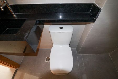 Apartamento à venda com 49m², 2 quartos e 1 vaga Apartamento à venda com 49m², 2 quartos e 1 vagaBanheiro