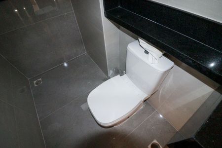 Apartamento à venda com 47m², 2 quartos e 1 vaga Apartamento à venda com 47m², 2 quartos e 1 vagaBanheiro