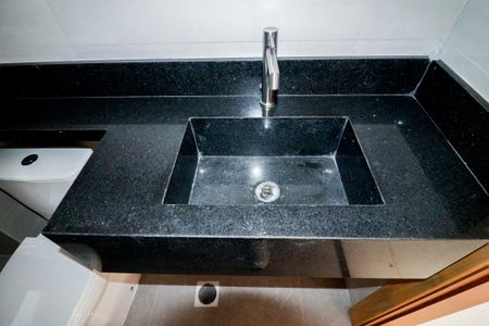 Apartamento à venda com 40m², 2 quartos e sem vaga Apartamento à venda com 40m², 2 quartos e sem vagaBanheiro